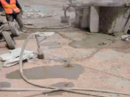 南吕镇水泥混凝土路面板底注浆技术 路面脱空注浆整治方案